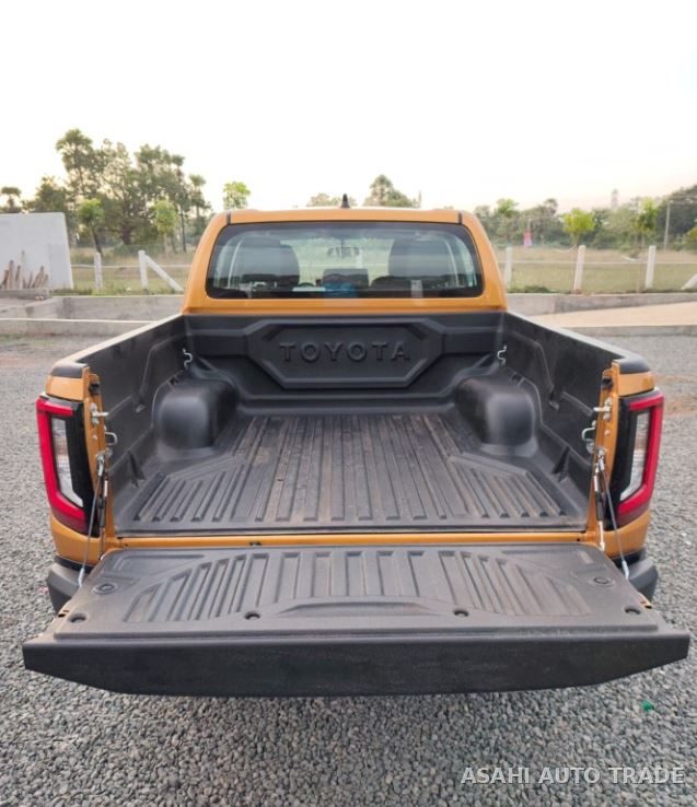 2026 TOYOTA HILUX VX